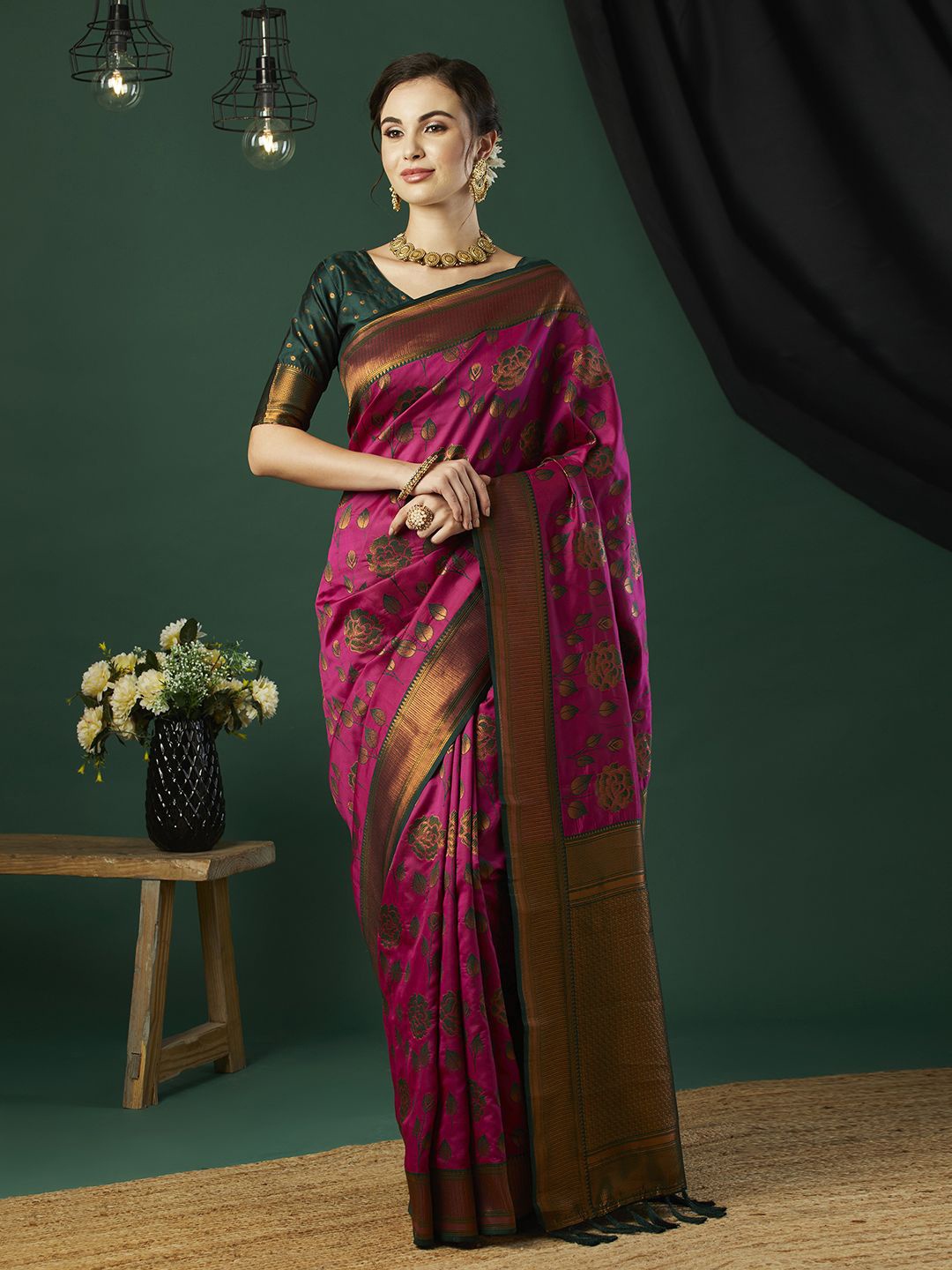

KAYOMMI Woven Design Zari Pure Silk Banarasi Saree, Pink