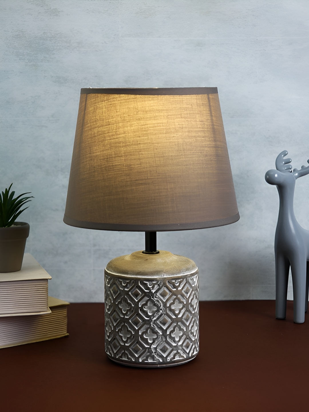 

TAYHAA Brown & White Textured Ceramic Contemporary Frusturical Shaped Table Lamp