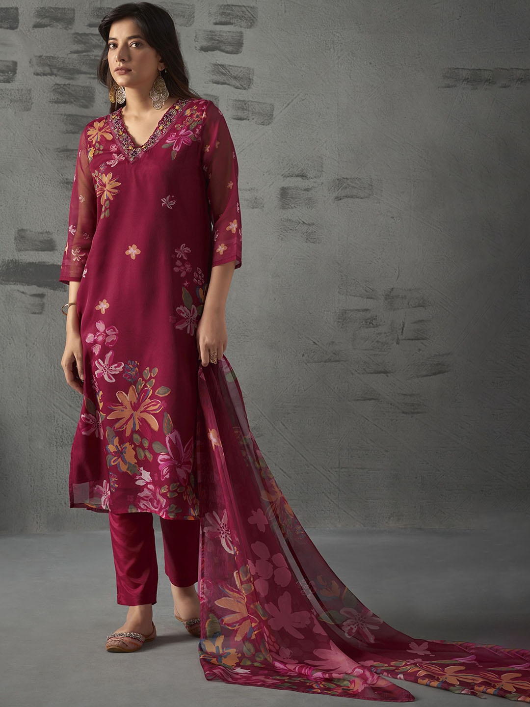 

Anouk Floral Printed Thread Work Straight Kurta With Trousers & Dupatta, Pink