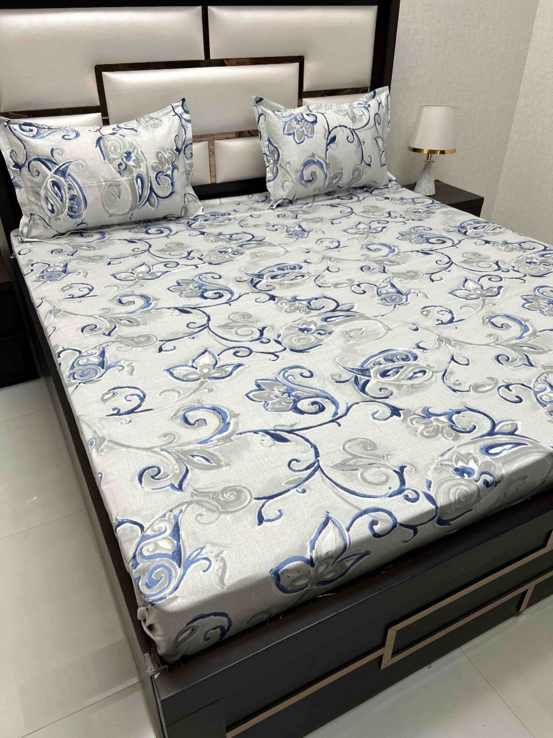 

Pure Decor Royal Velar Blue Ethnic 380 TC Pure Cotton King Bedsheet With 2 Pillow Covers