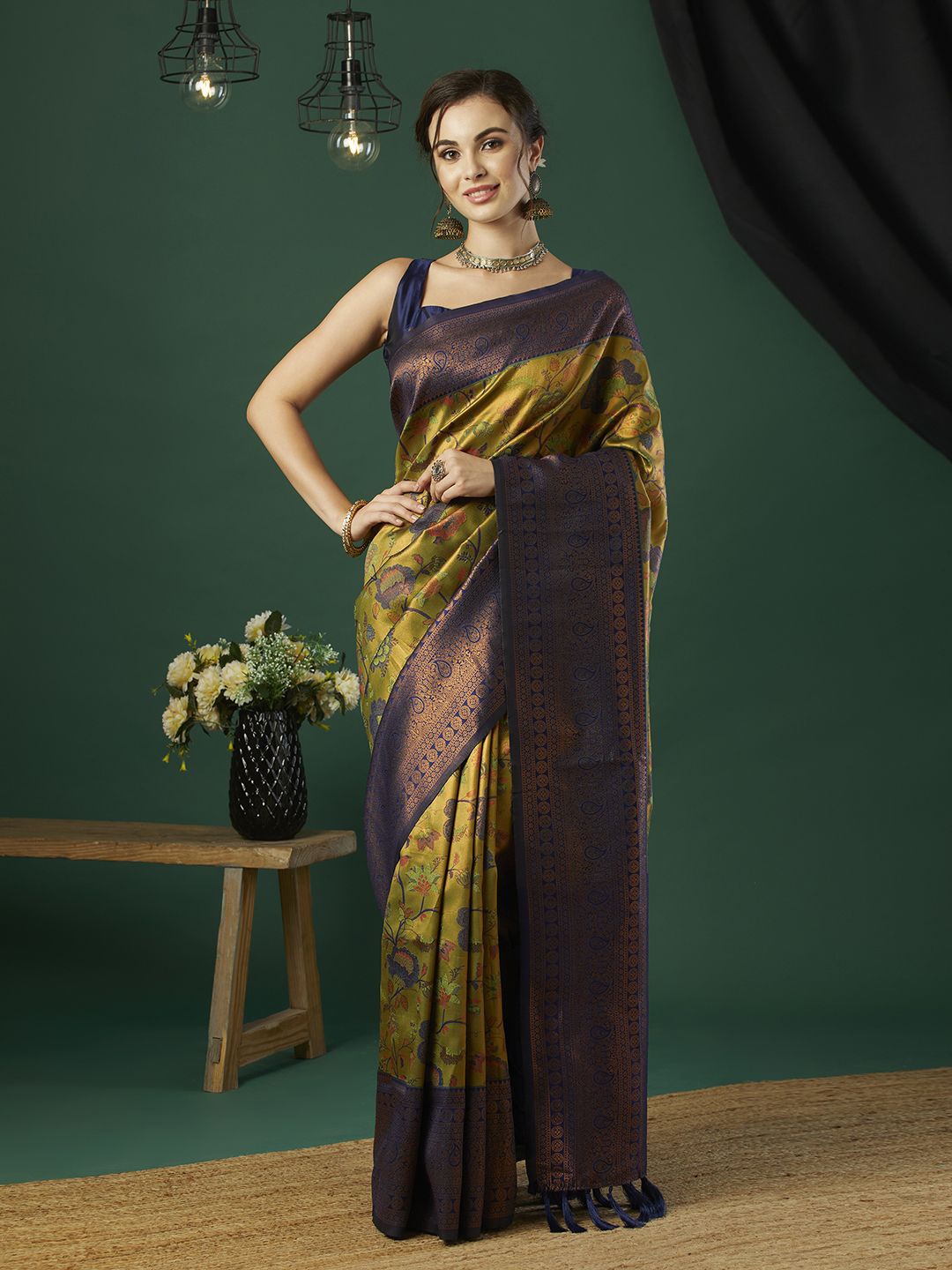 

KAYOMMI Woven Design Zari Pure Silk Banarasi Saree, Green