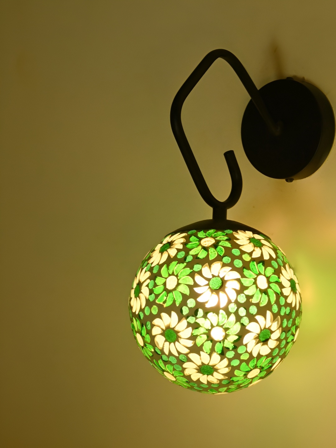 

Afast Green Glass Traditional Spherical Shaped Wall Lamp