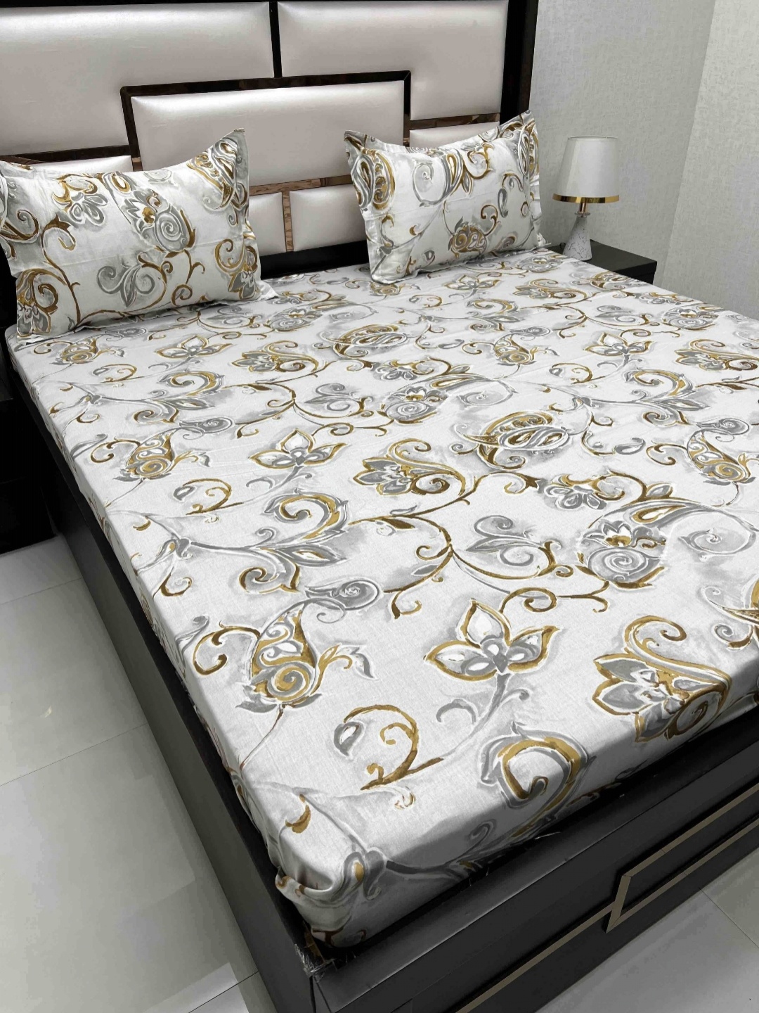 

Pure Decor Royal Velar White Ethnic Motifs 400 TC King Bedsheet with 2 Pillow Covers