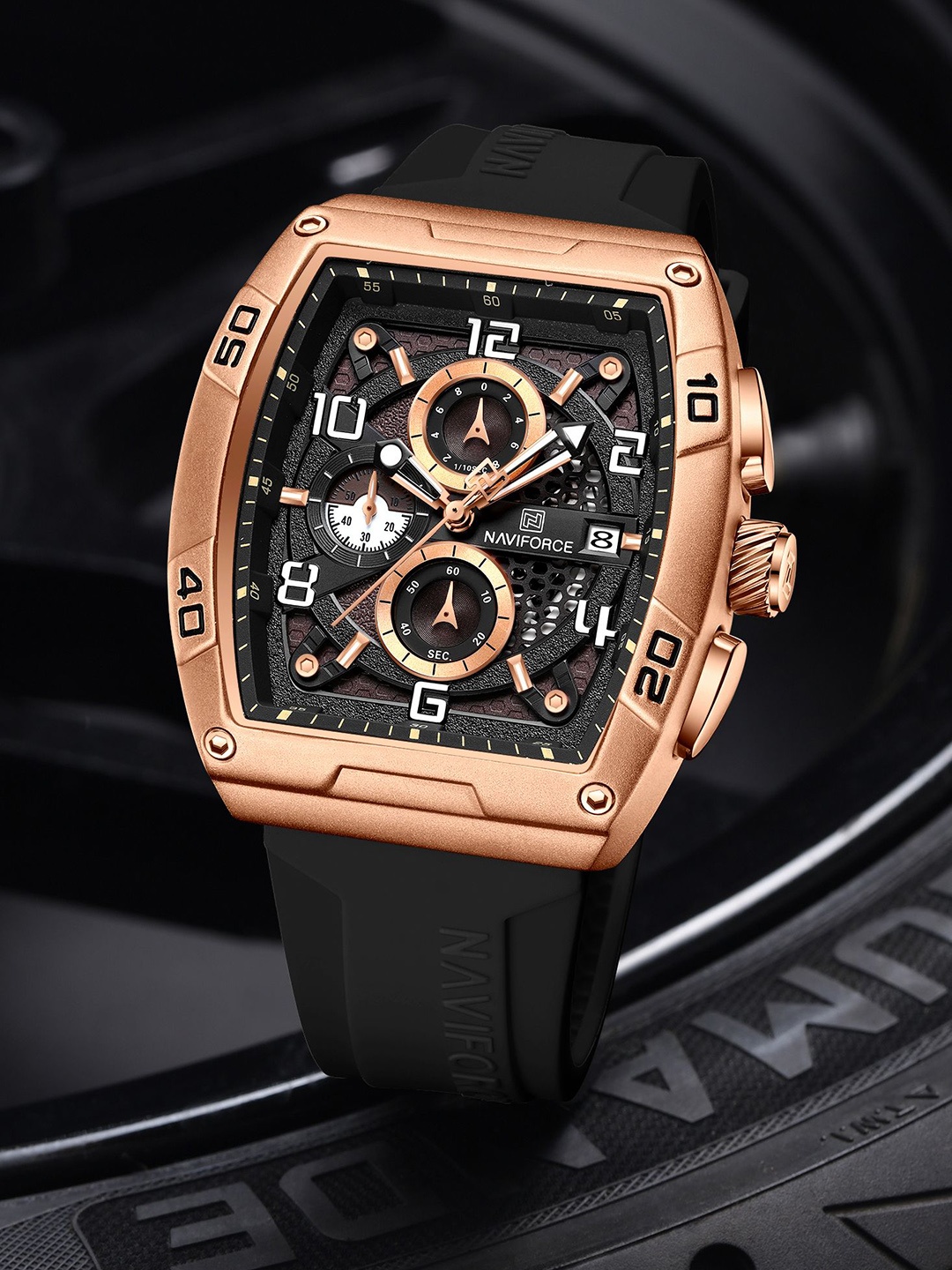 

Naviforce Men Brass Dial & Straps Analogue Chronograph Watch NF8052 RGCEB, Rose gold