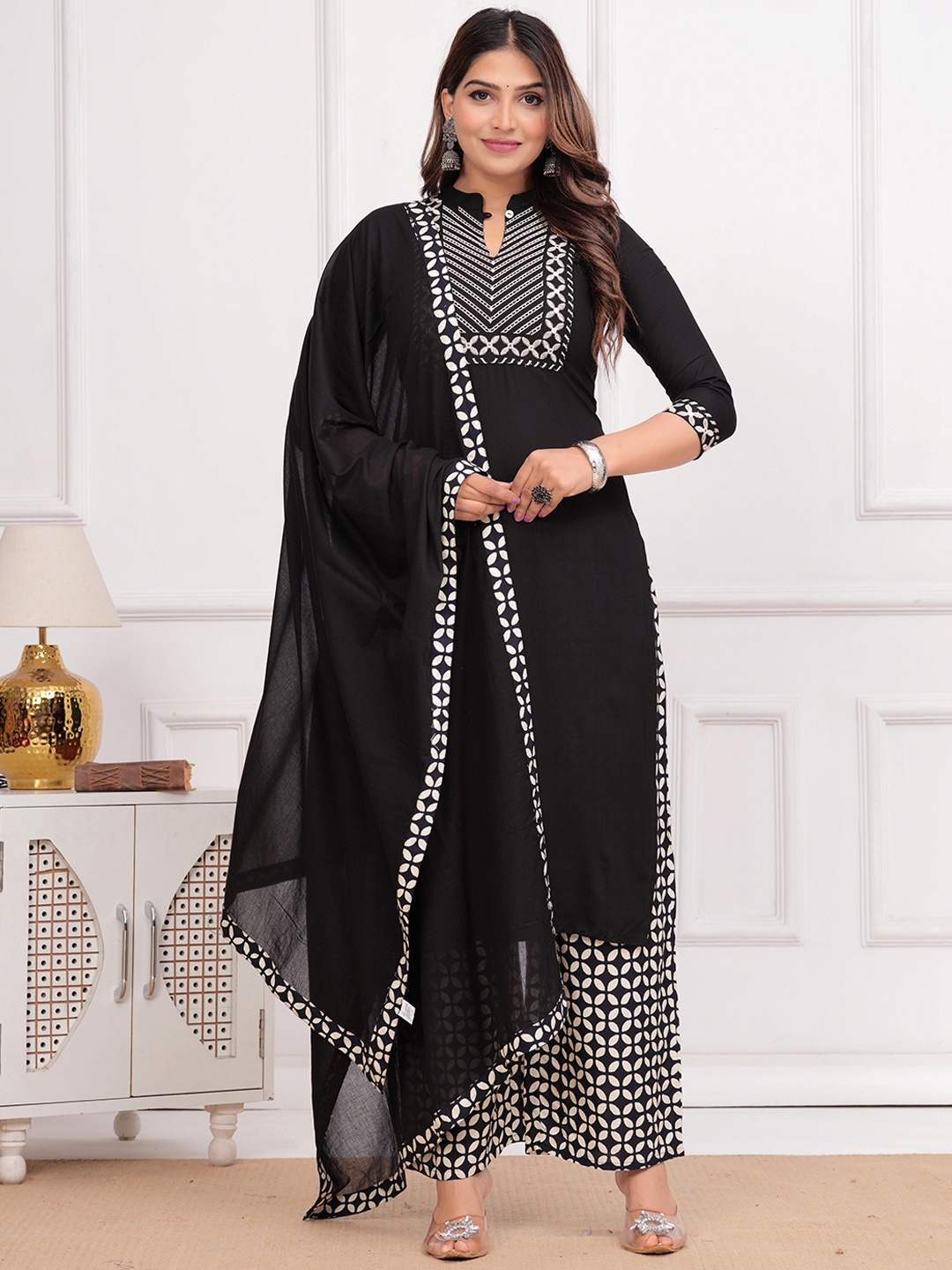 

SIDDHANAM Ethnic Motifs Yoke Design Mirror Work Straight Kurta with Trousers & Dupatta, Black