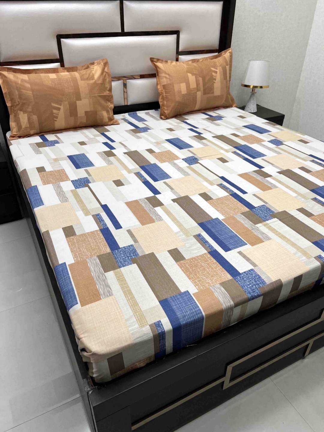 

Pure Decor Lifestyle White & Blue Geometric 350 TC King Bedsheet With 2 Pillow Covers