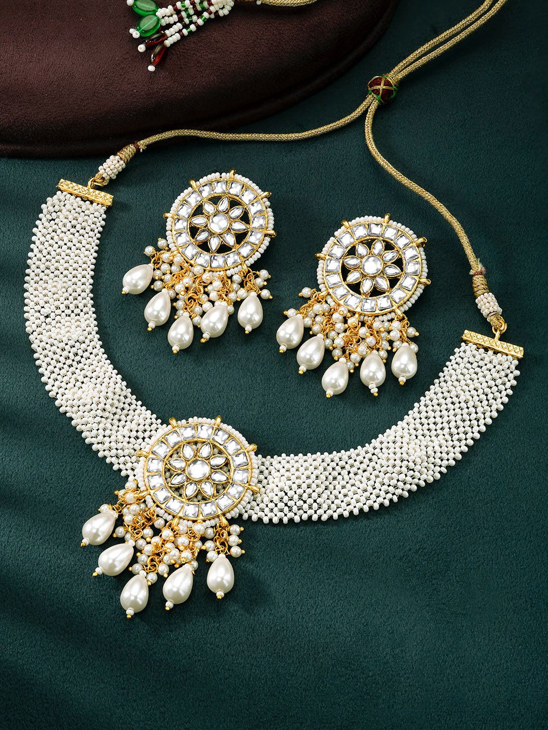 

Peora Gold-Plated Kundan-Studded & Beaded Jewellery Set