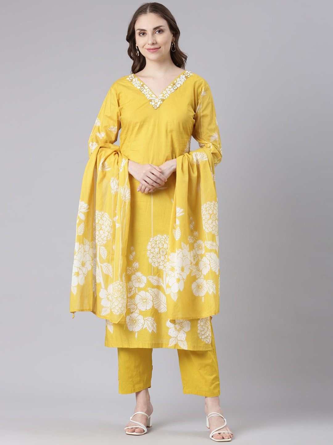 

Neerus Floral Printed Straight Kurta &^ Trousers With Dupatta, Yellow