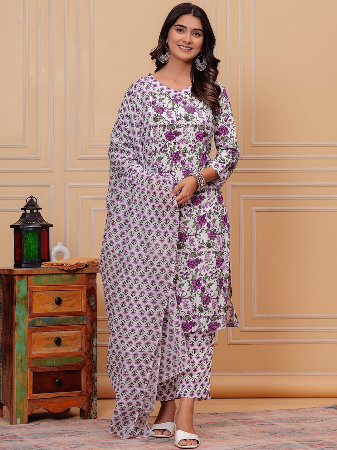 

TANISHA Floral Printed Regular Pure Cotton Kurta With Trousers & Dupatta, Purple