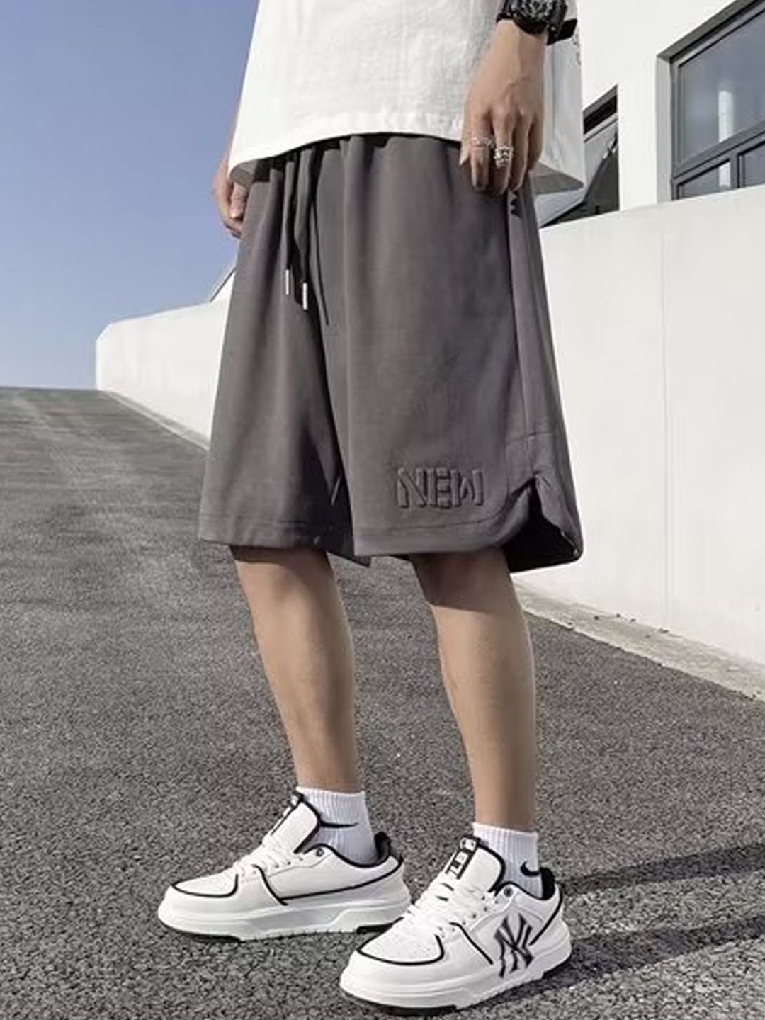 

StyleCast Men Casual Mid-Rise Solid Loose Fit Shorts, Grey