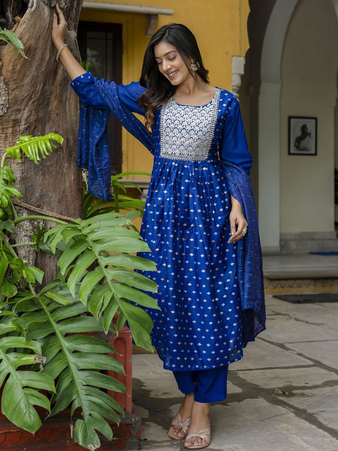 

VredeVogel Floral Embroidered Chanderi Silk Straight Kurta & Trousers With Dupatta, Blue