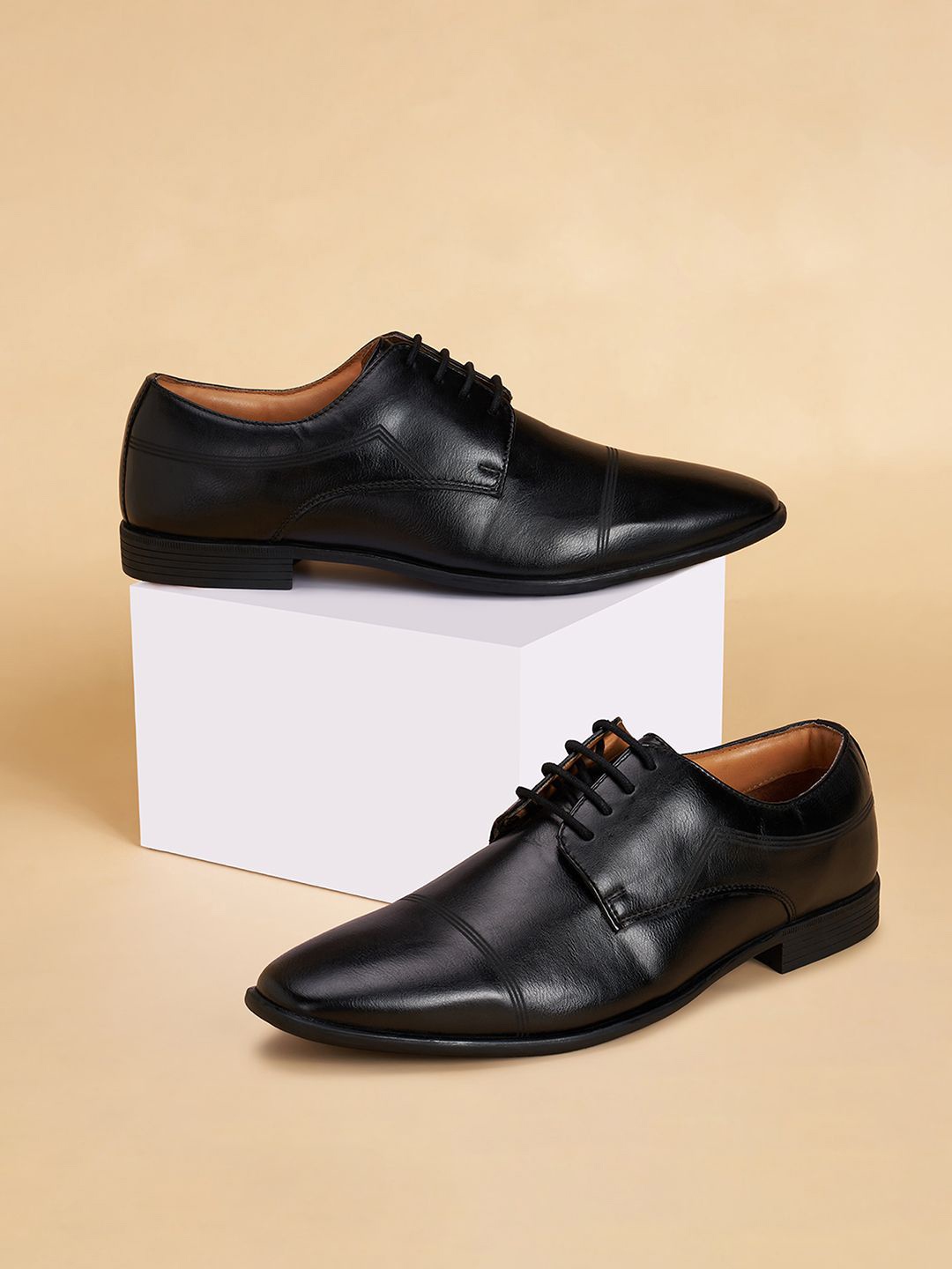

BYFORD by Pantaloons Men Solid Round Toe Formal Derbys, Black