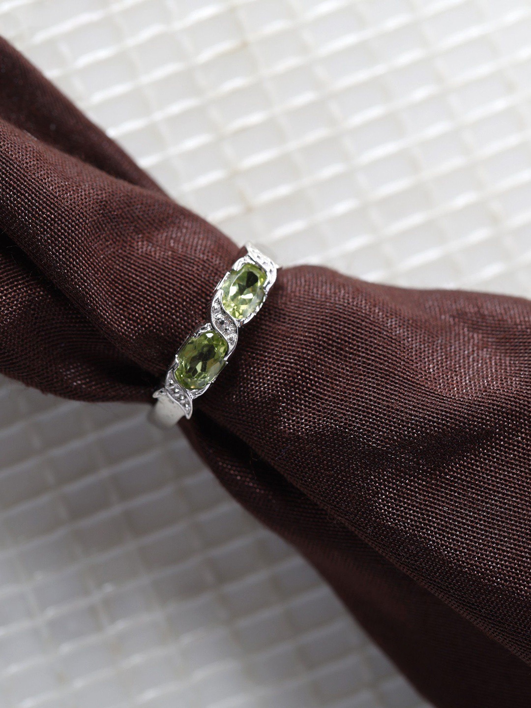 

Exotic India Peridot Gemstone Stylish Sterling Silver Ring