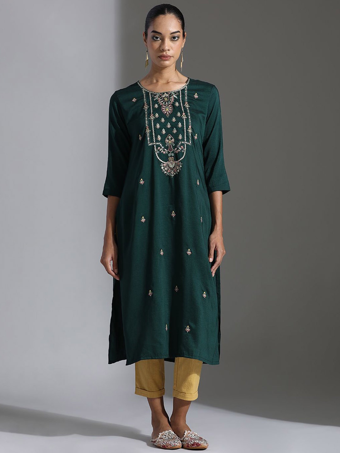 

Jaipur Kurti Green Floral Embroidered Beads and Stones Pure Cotton Straight Kurta