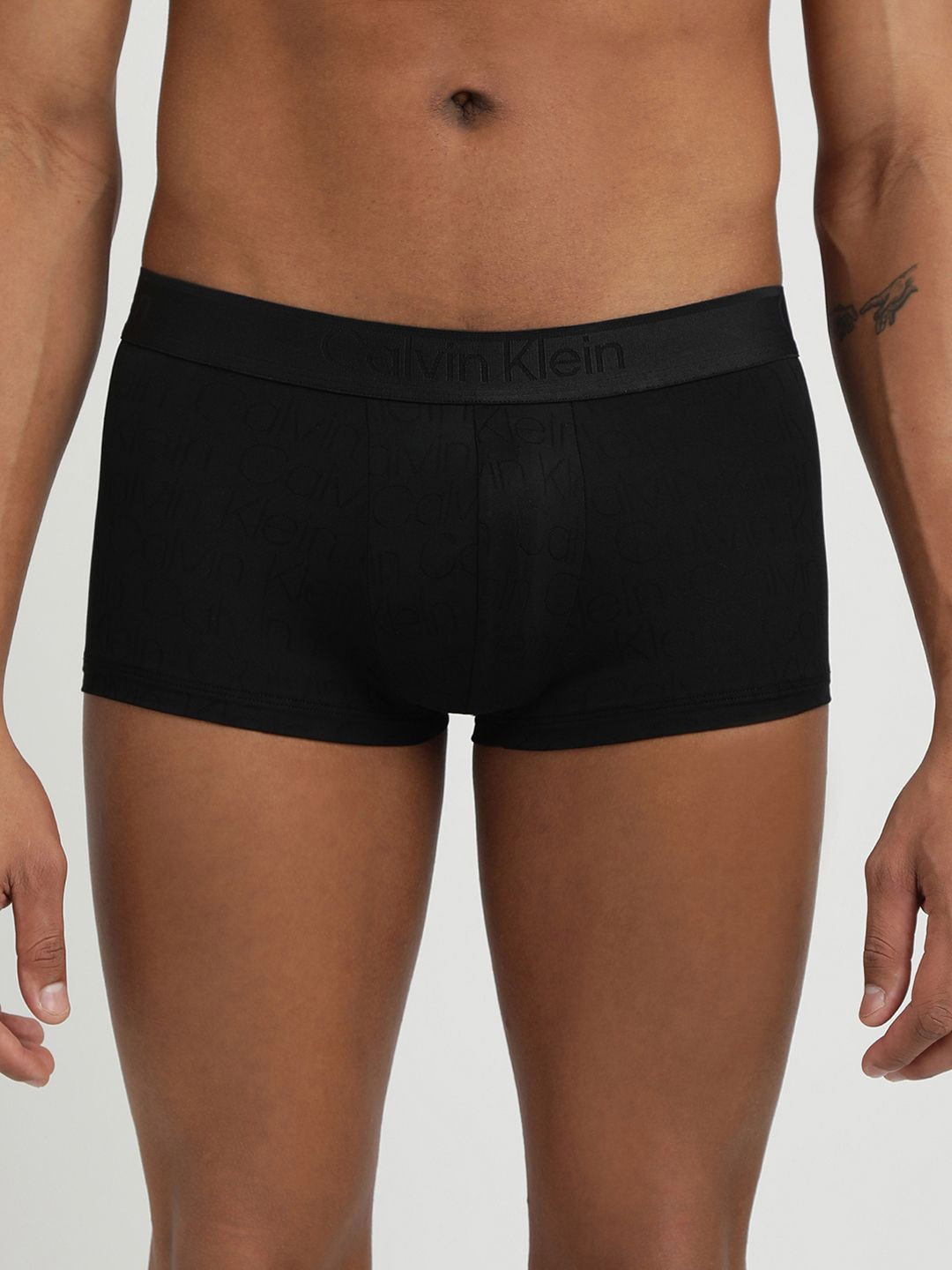 

Calvin Klein Underwear Solid Low Rise Short TrunkNB3947UB1, Black