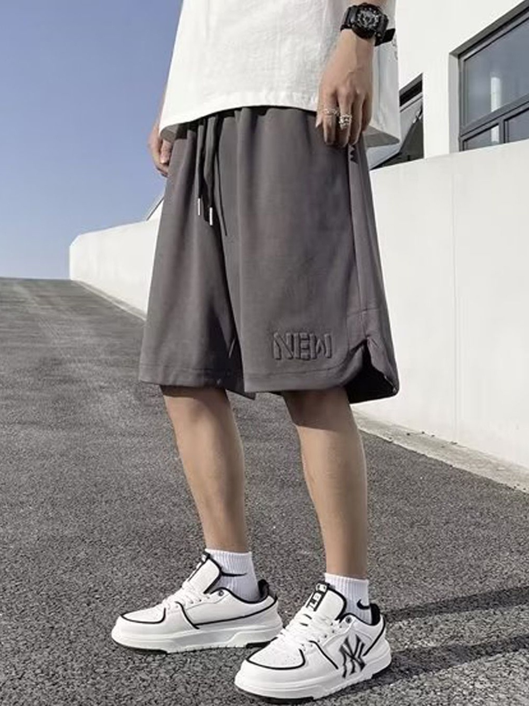 

StyleCast Men Loose Fit Casual Mid-Rise Printed Shorts, Grey