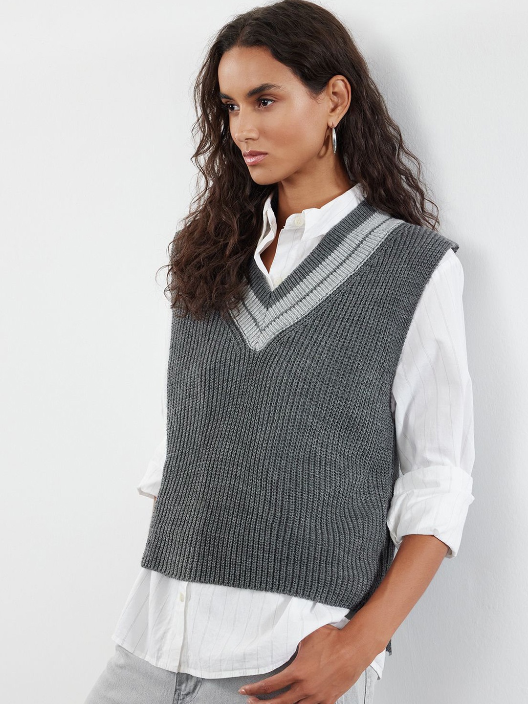 

Trendyol Women Crop Sweater Vest, Grey