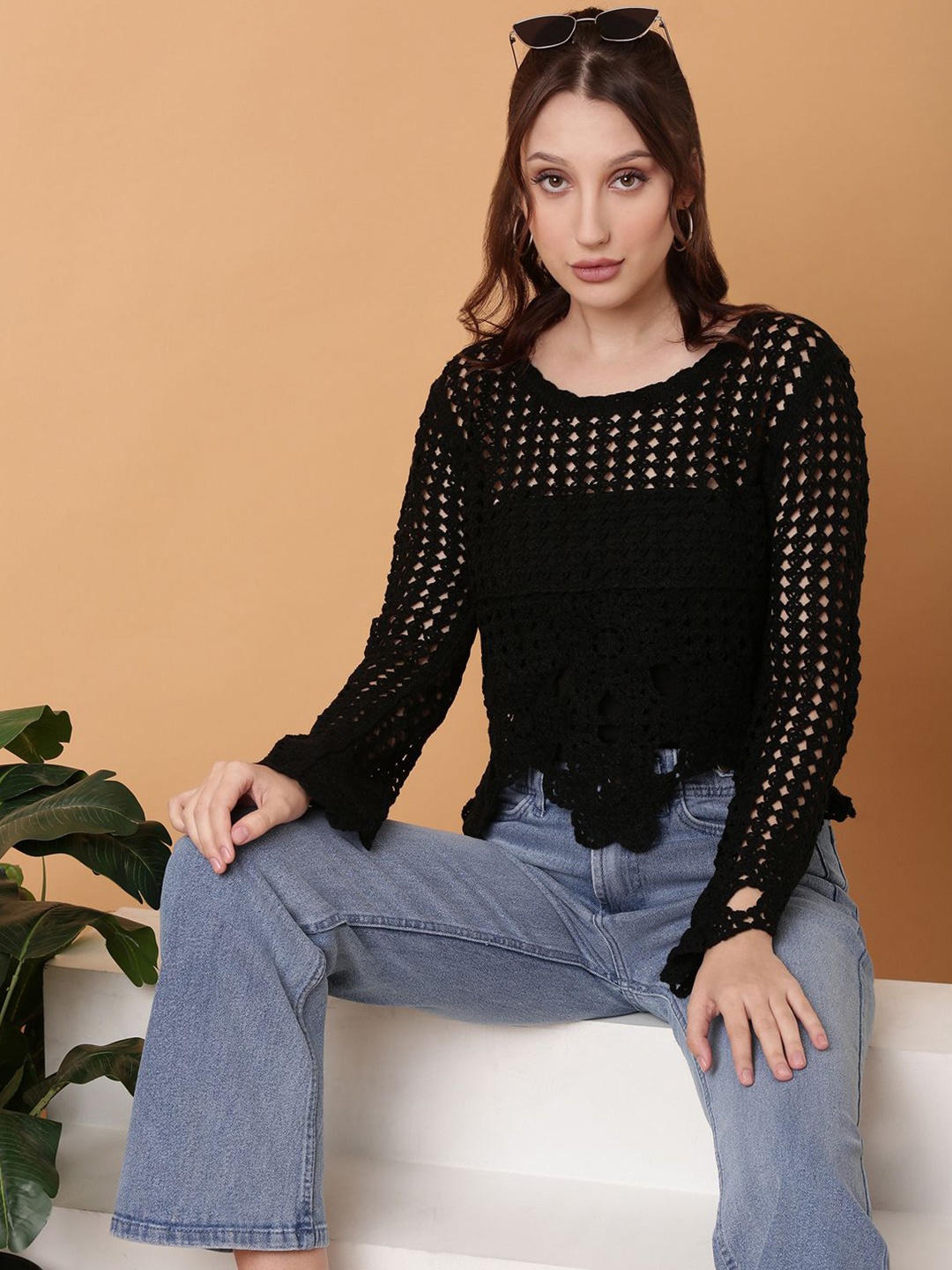 

SHOWOFF Crochet Top, Black