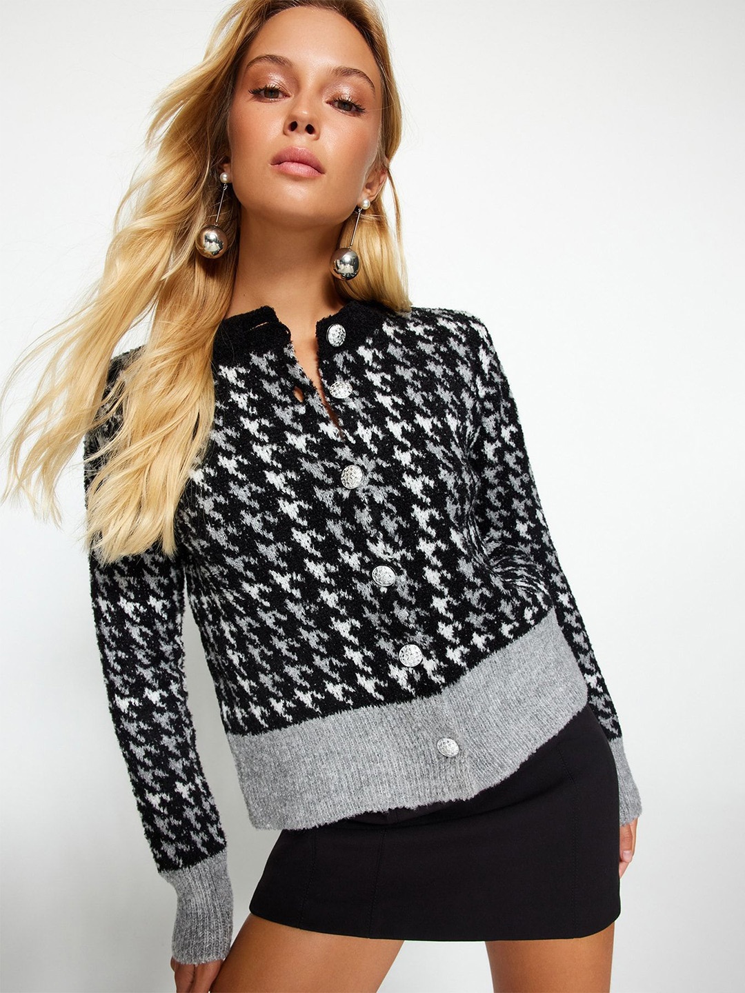 

Trendyol Women Checked Cardigan, Black