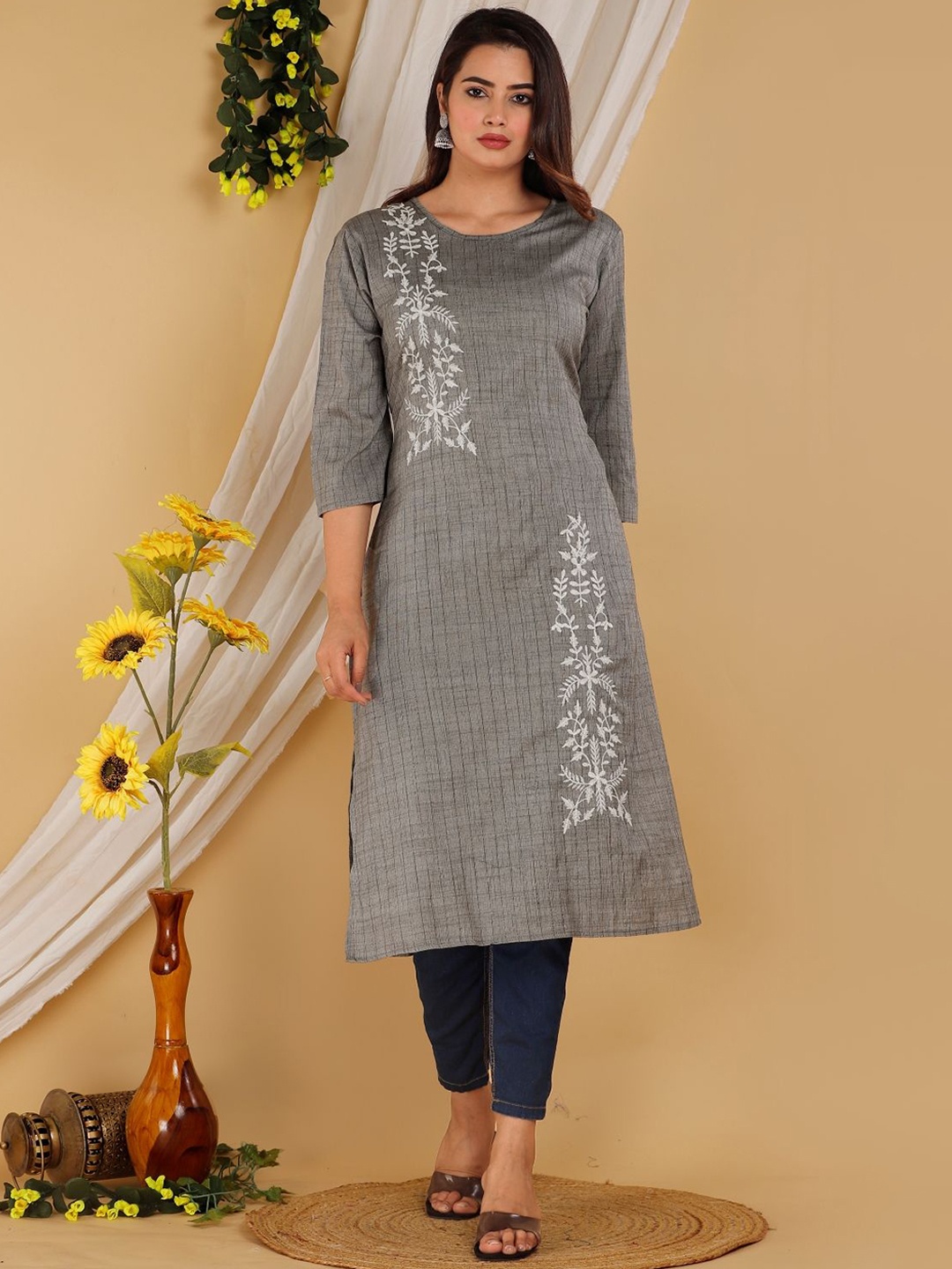 

Mehsoos Floral Embroidered Straight Kurta, Grey