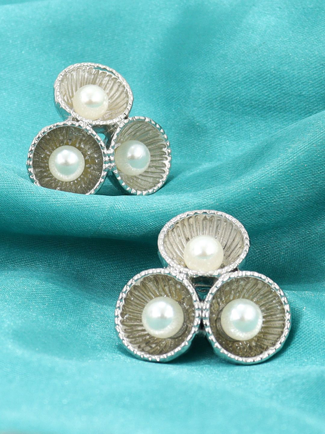 

FIMBUL Silver-Plated Triangular Pearls Studded Earrings