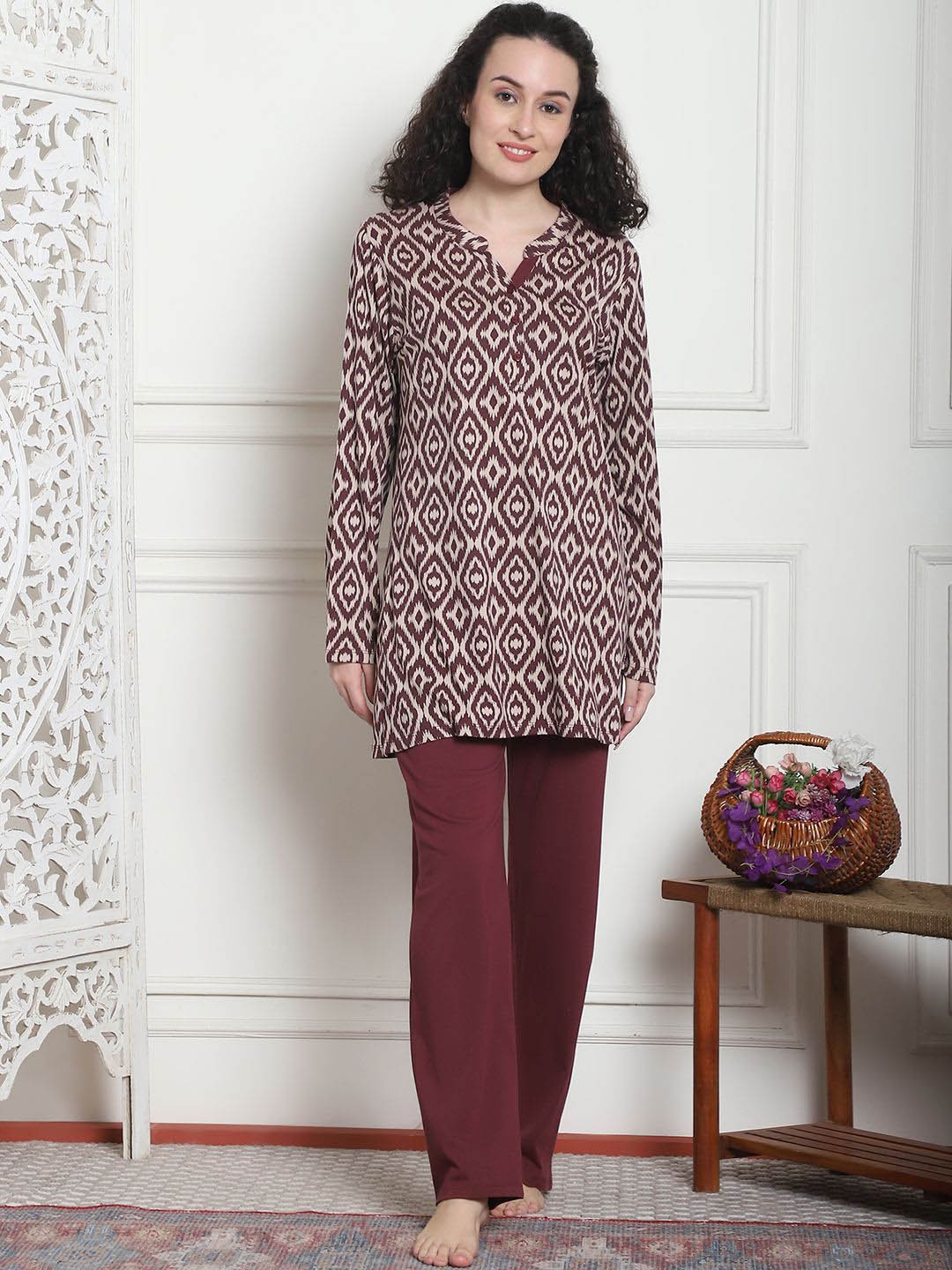 

Kanvin Women Printed Night suit, Maroon