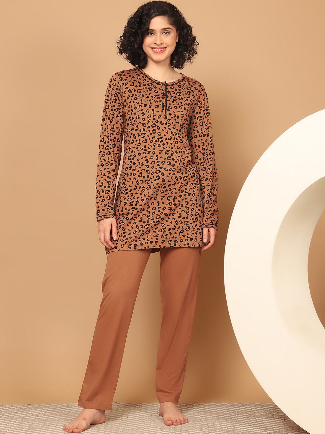 

Kanvin Women Animal Printed Night suit, Rust