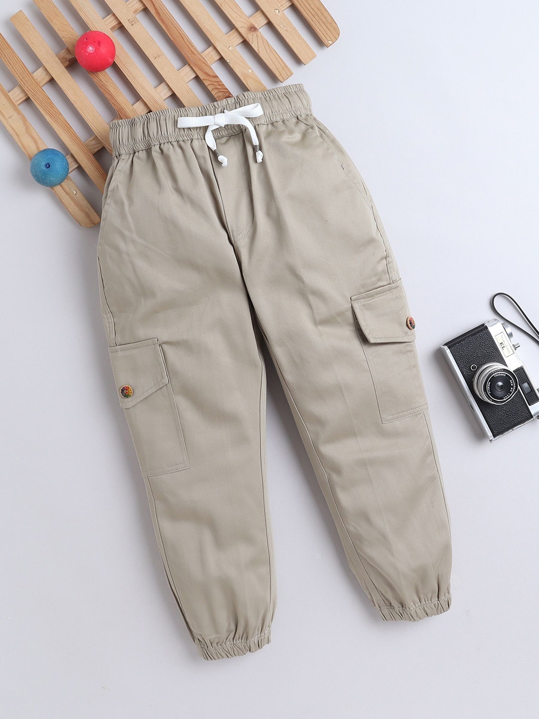 

BAATCHEET Boys Mid Rise Joggers, Green