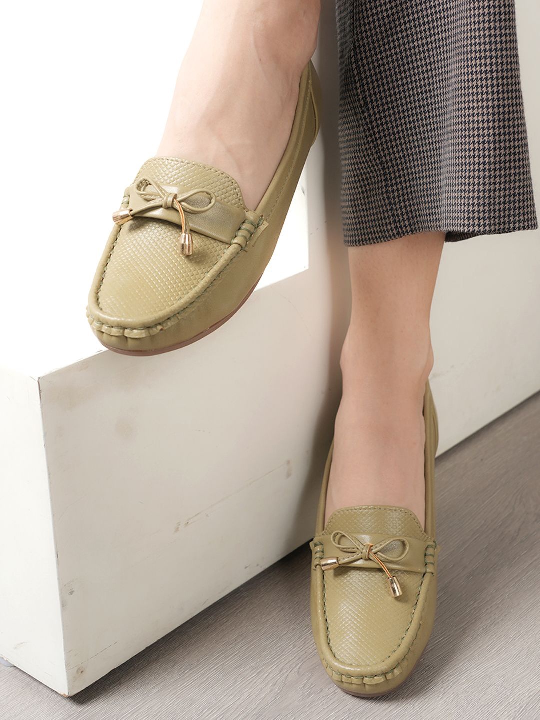 

DressBerry Women Slip-On Solid Loafers, Olive