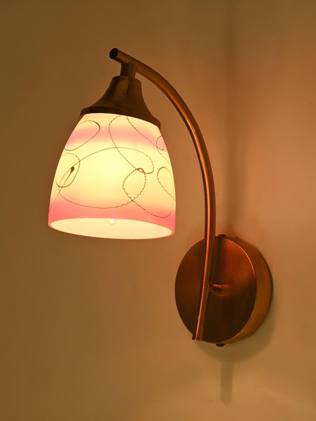 

Afast Gold-Toned & Pink Colourblocked Glass Bell Shaped Wall Lamp