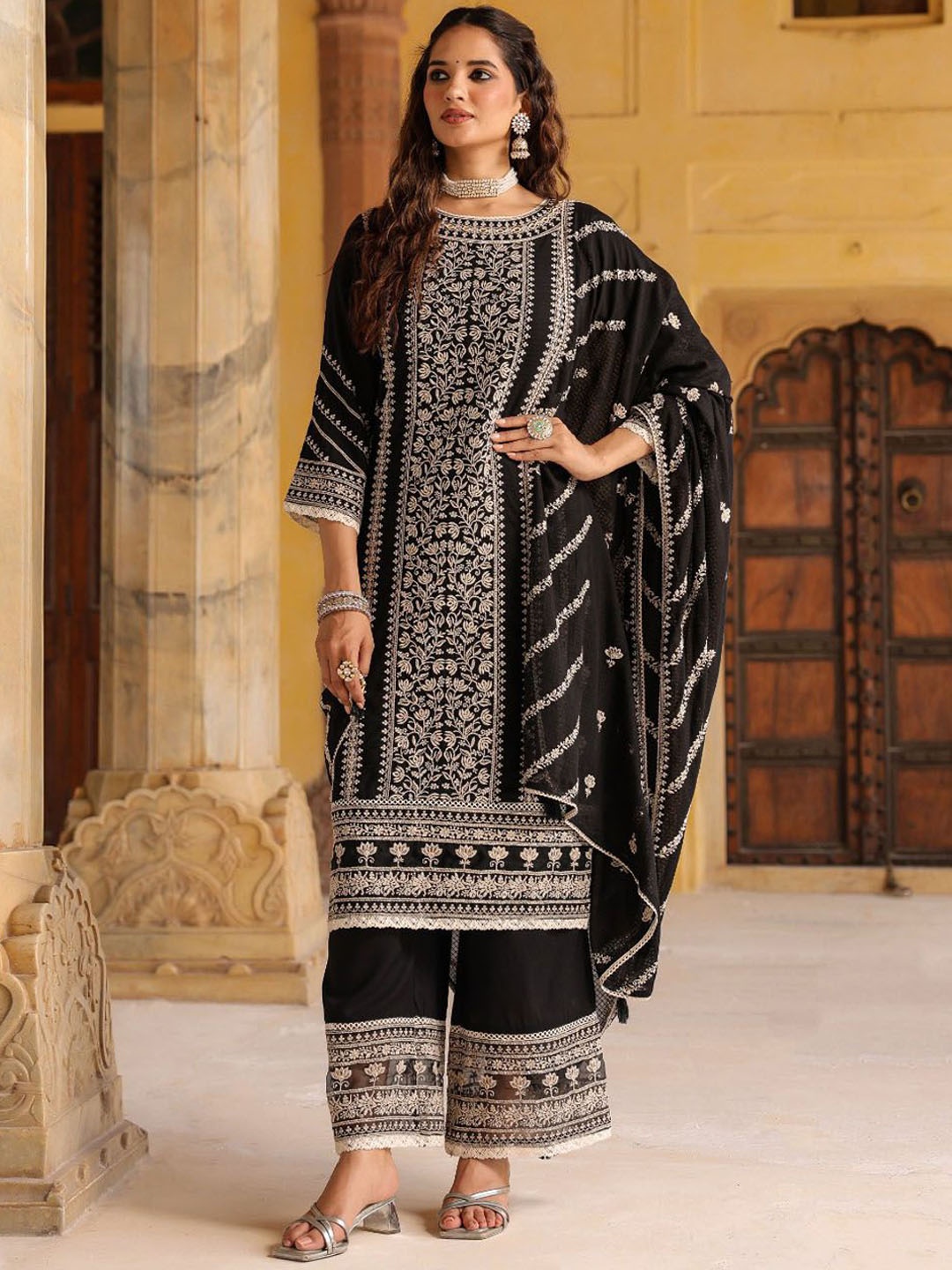 

Meena Bazaar Floral Embroidered Thread Work Kurta with Trousers & Dupatta, Black