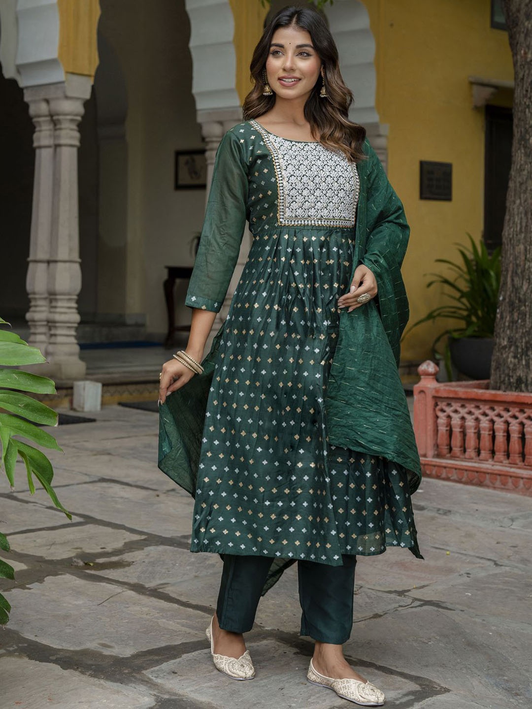 

VredeVogel Floral Embroidered Chanderi Silk A-Line Zari Kurta With Trousers & Dupatta, Green