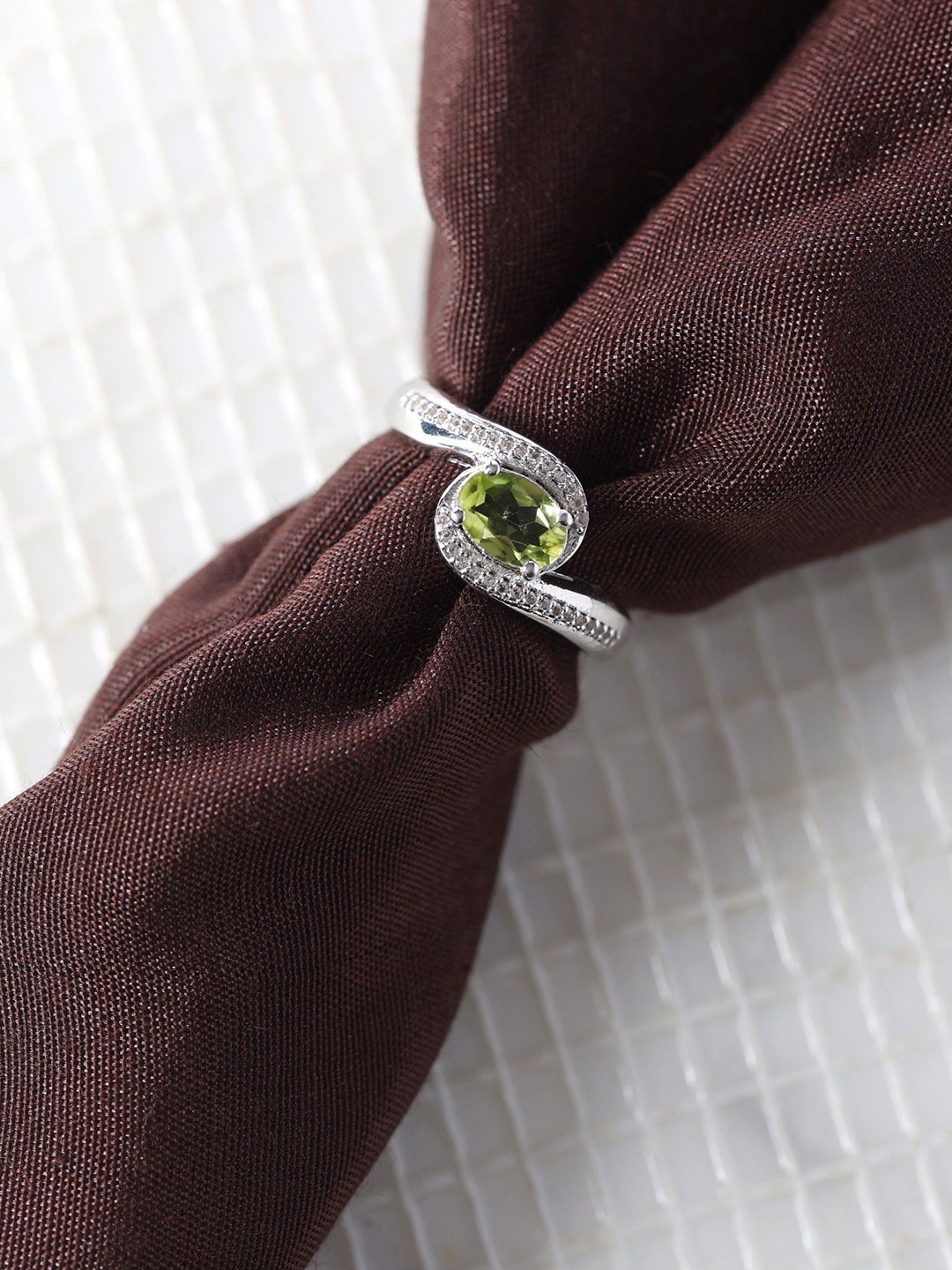 

Exotic India Oval Cut Faceted Peridot Sterling Silver Ring