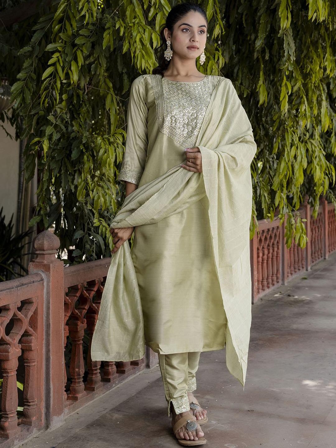 

VredeVogel Floral Yoke Design Straight Kurta & Trousers With Dupatta, Green