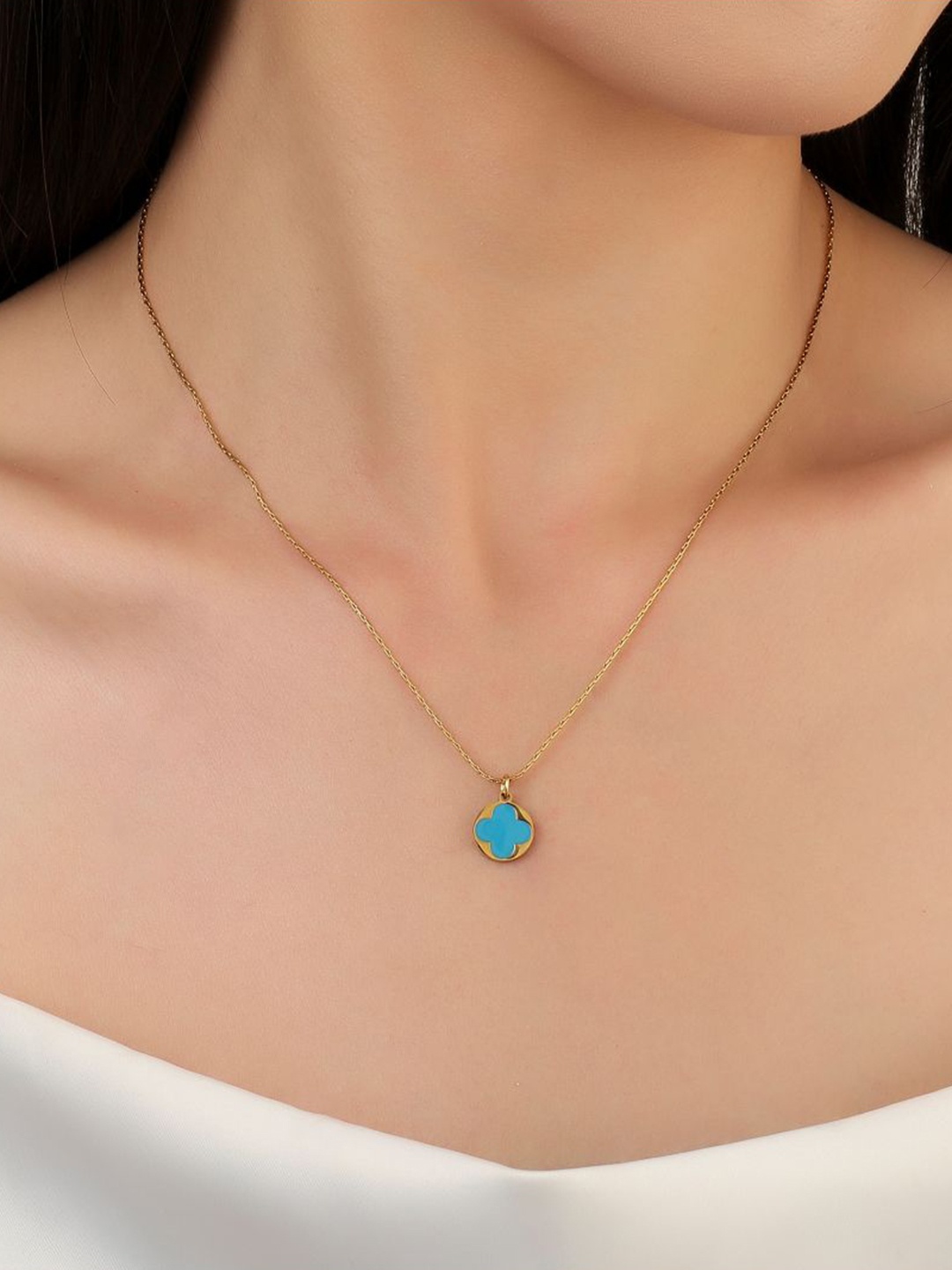 

SALTY Stainless Steel Clover Pendant With Chain, Gold