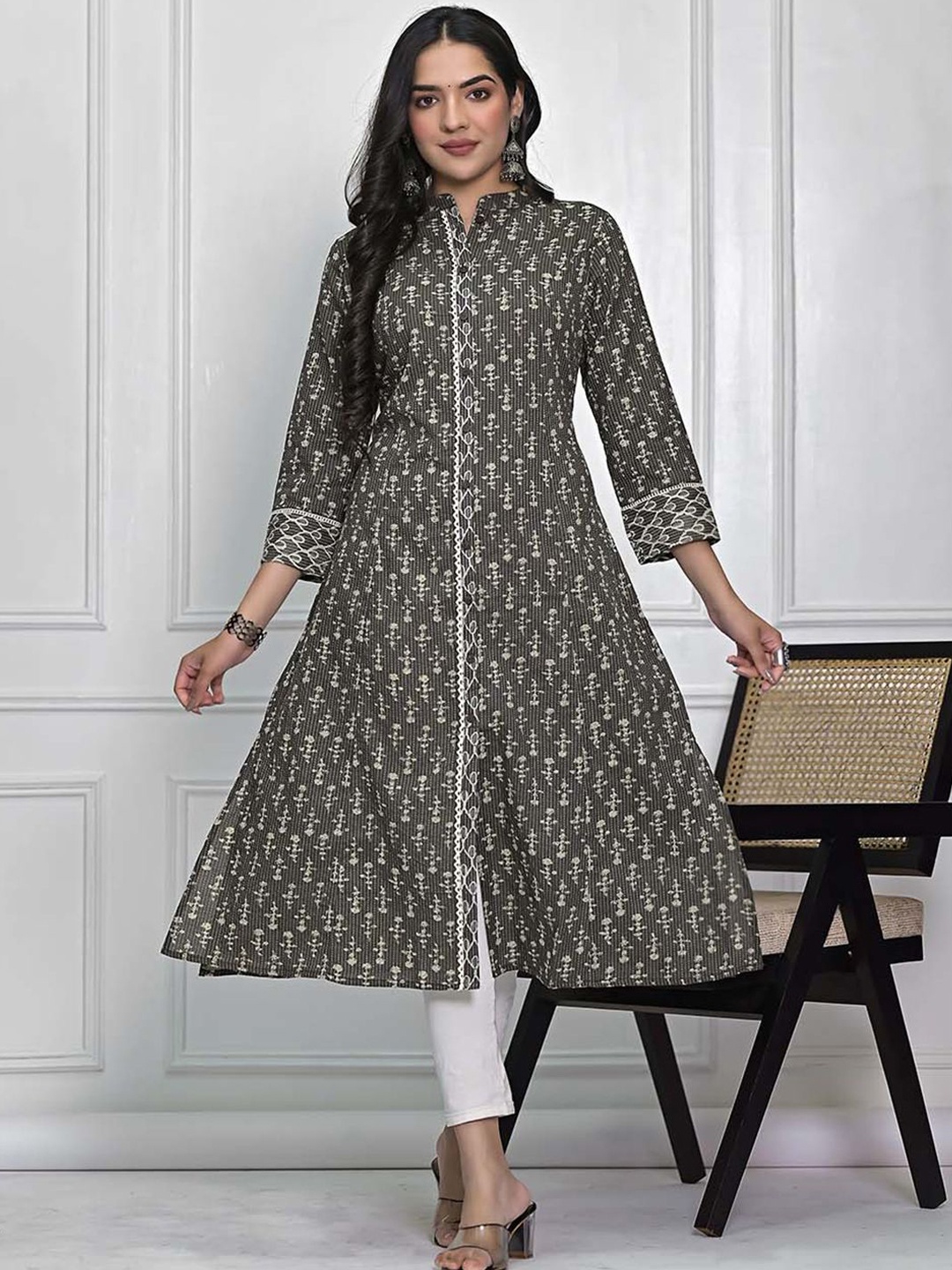 

ARAVALII Floral Printed Mandarin Collar Cotton A-Line Kurta, Grey