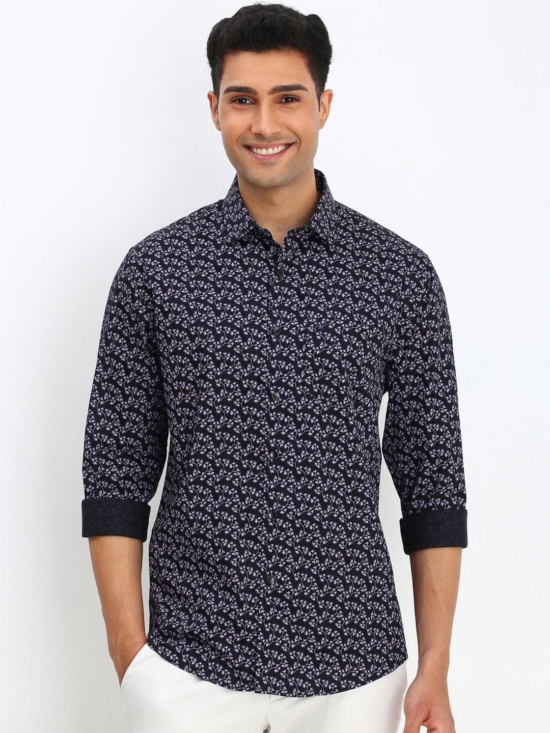 

Allen Solly Men Slim Fit Floral Opaque Printed Casual Shirt, Black