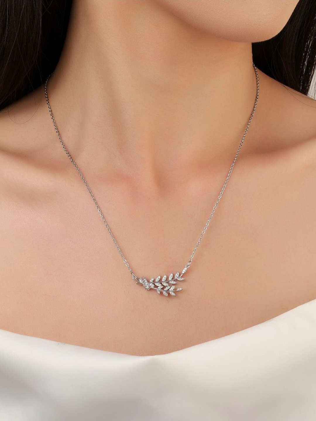 

SALTY Artificial Stones Studded Necklace, Silver