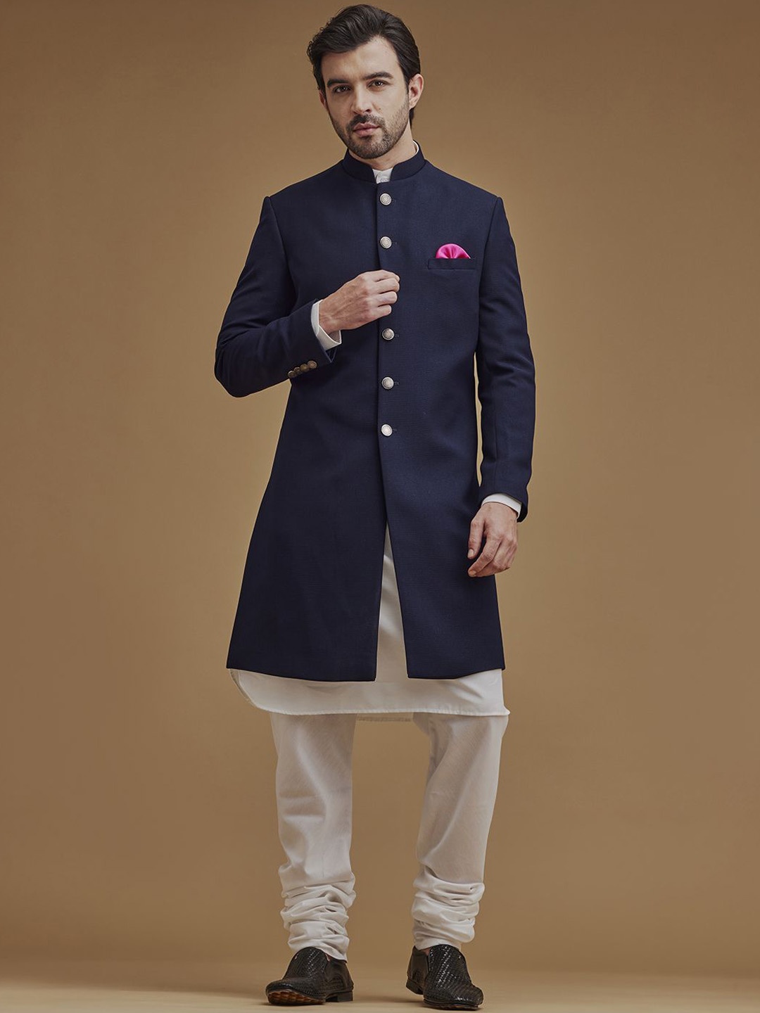 

Neumen Men Solid Mandarin Collar Sherwani Set, Navy blue