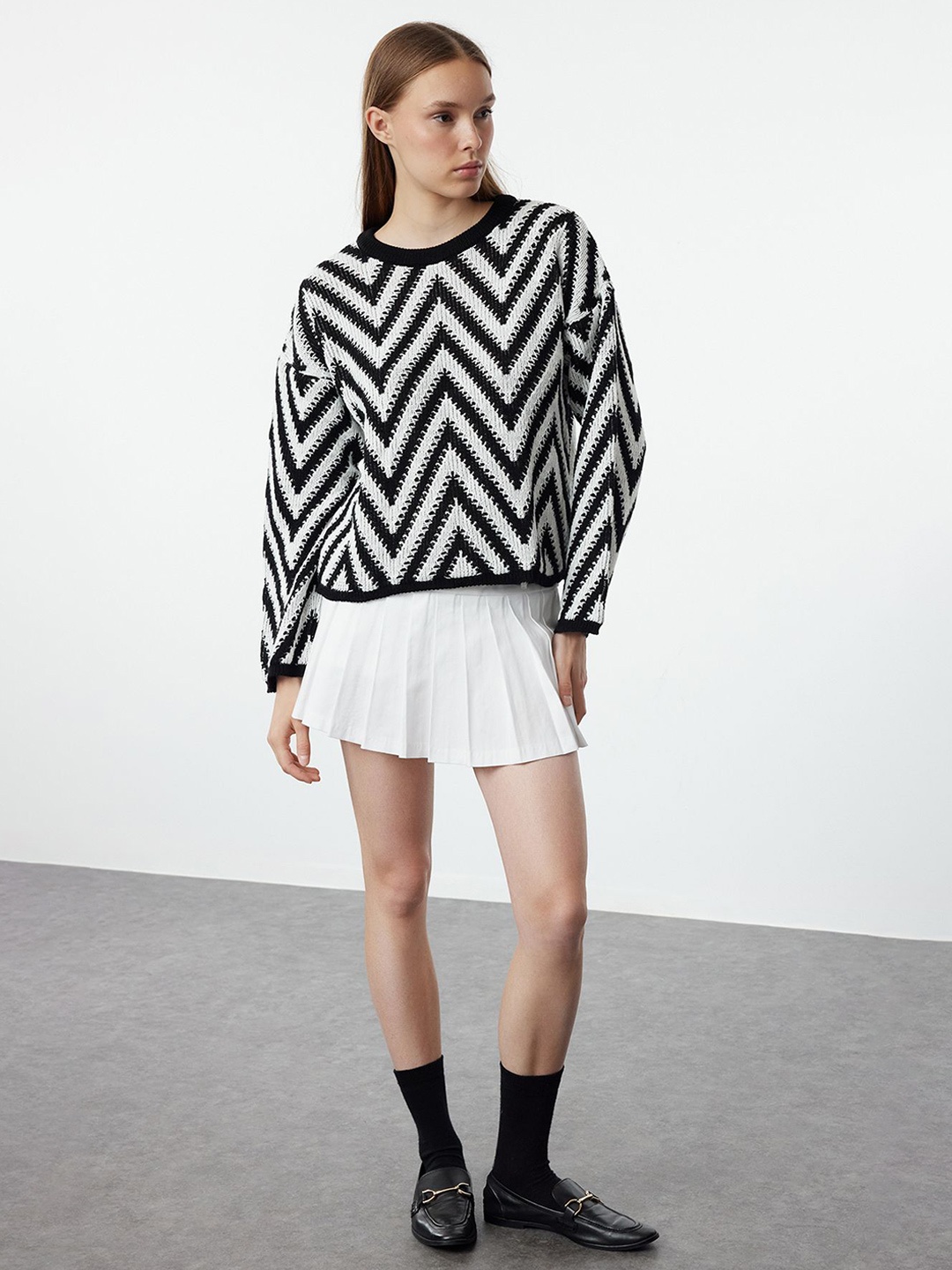 

Trendyol Geometric Print Extended Sleeves Boxy Top, Na