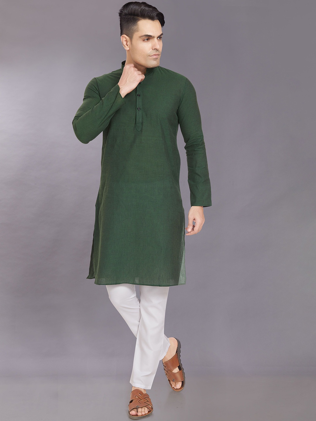 

DIVISIVE Mandarin Collar Regular Pure Cotton Kurta With Pyjama, Green