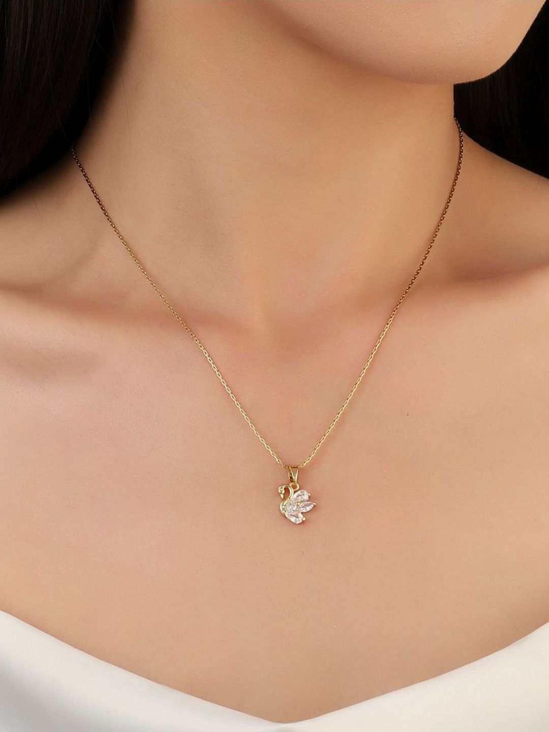 

SALTY Swan Shaped Pendant With Chain, Gold