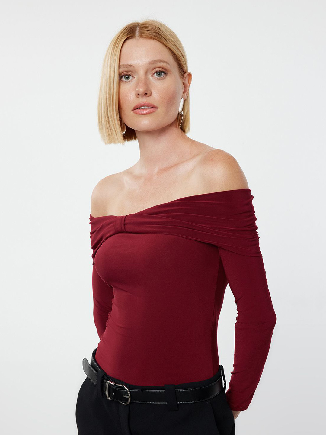 

Trendyol Off-Shoulder Bardot Top, Na