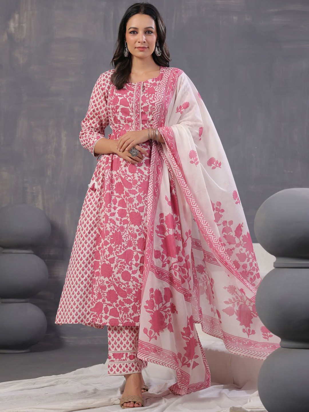 

Meena Bazaar Floral Printed Panelled Sequinned Kurta with Trousers & Dupatta, Pink