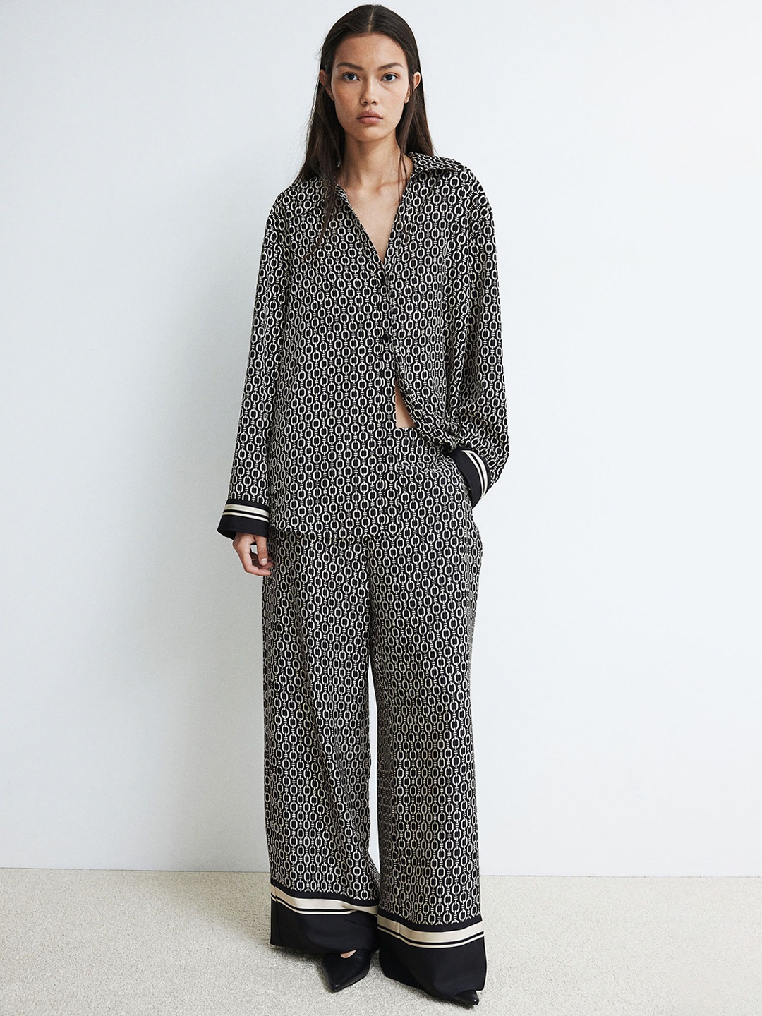 

H&M Women Printed Wide Leg Trousers, Black