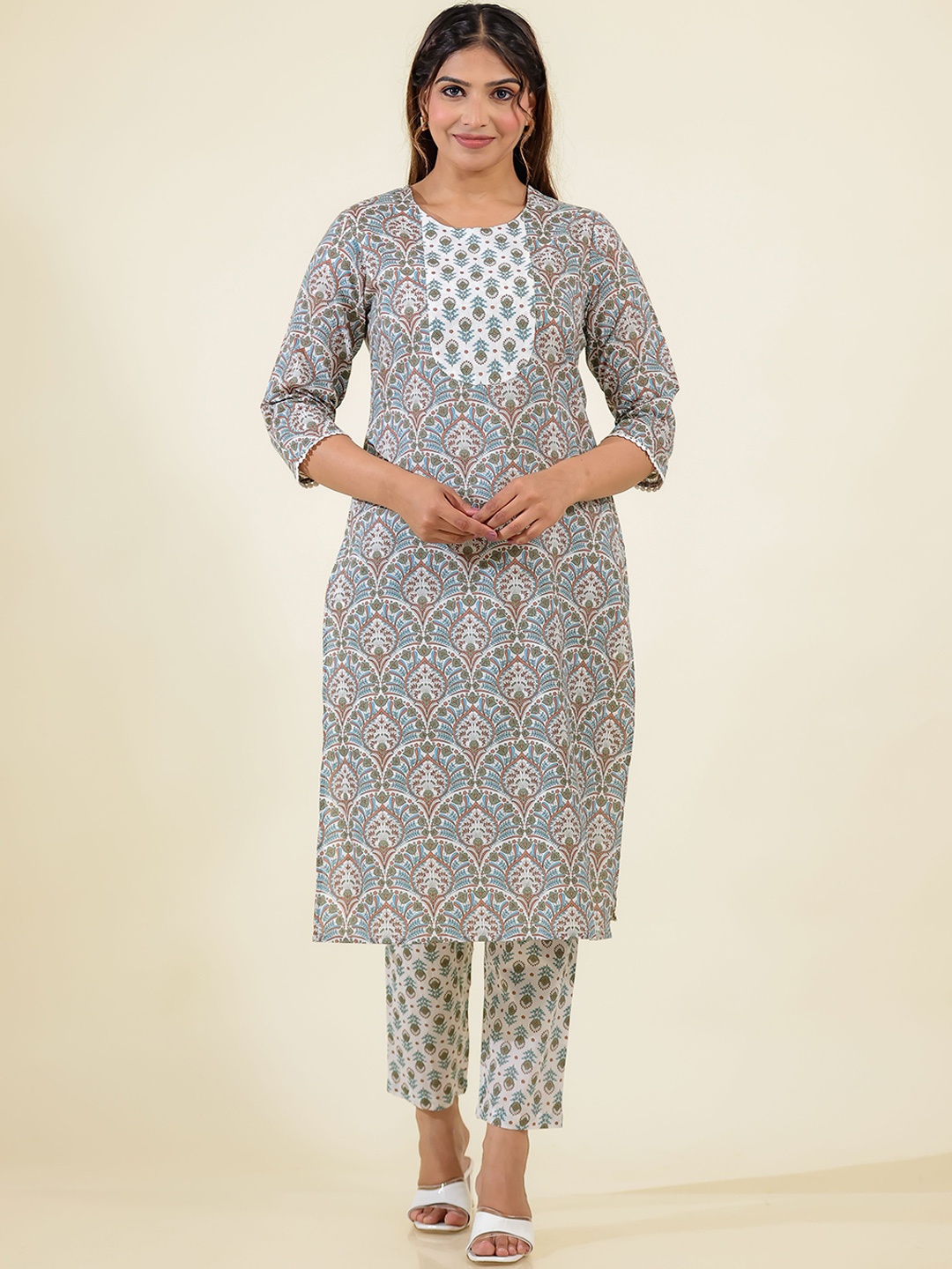 

Aramya Floral Printed Round Neck Straight Pure Cotton Kurta, White