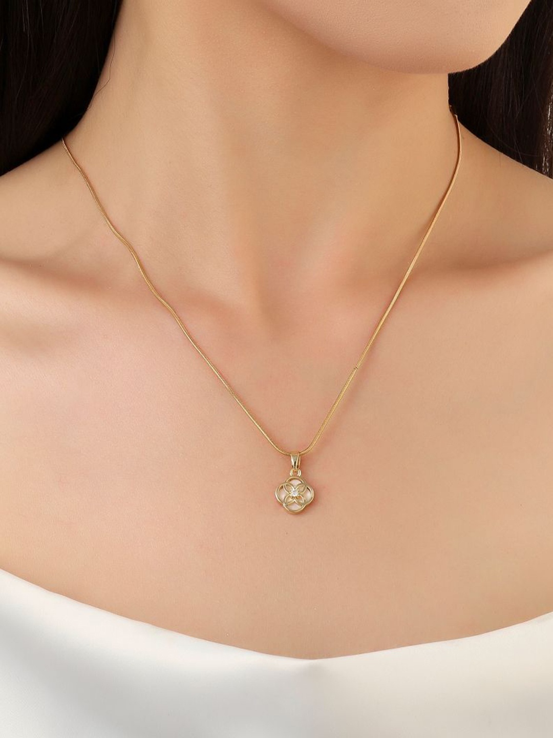 

SALTY Stone-Studded Floral Shaped Pendant With Chain, Gold