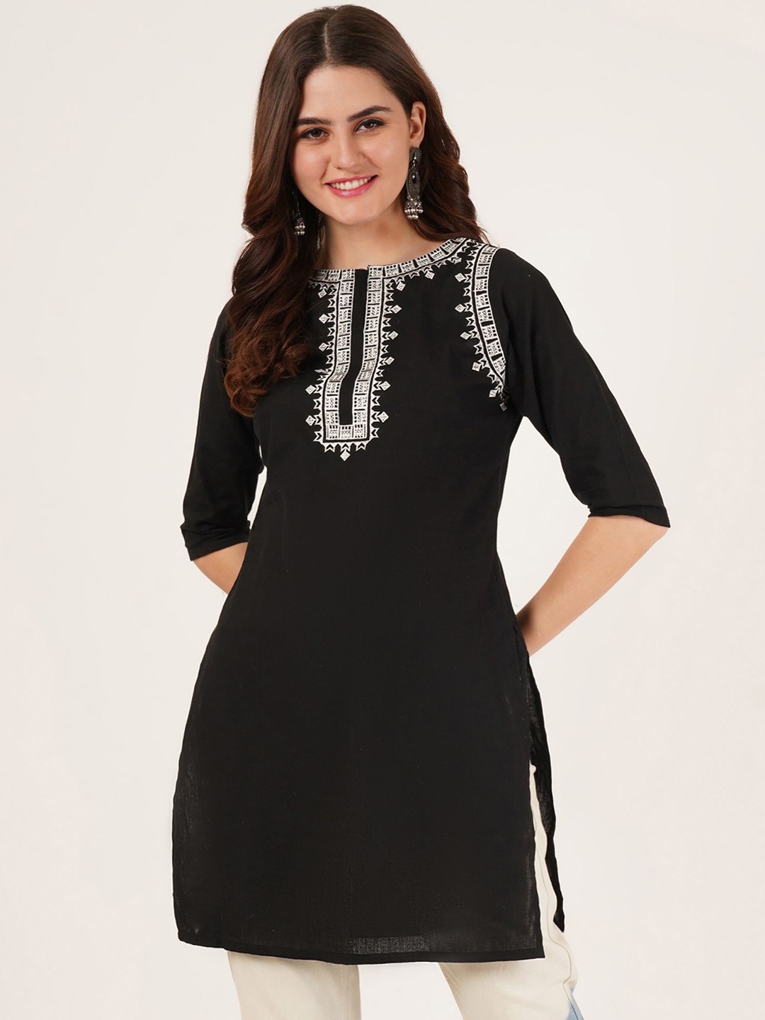 

Brownverse Floral Embroidered Kurti, Black