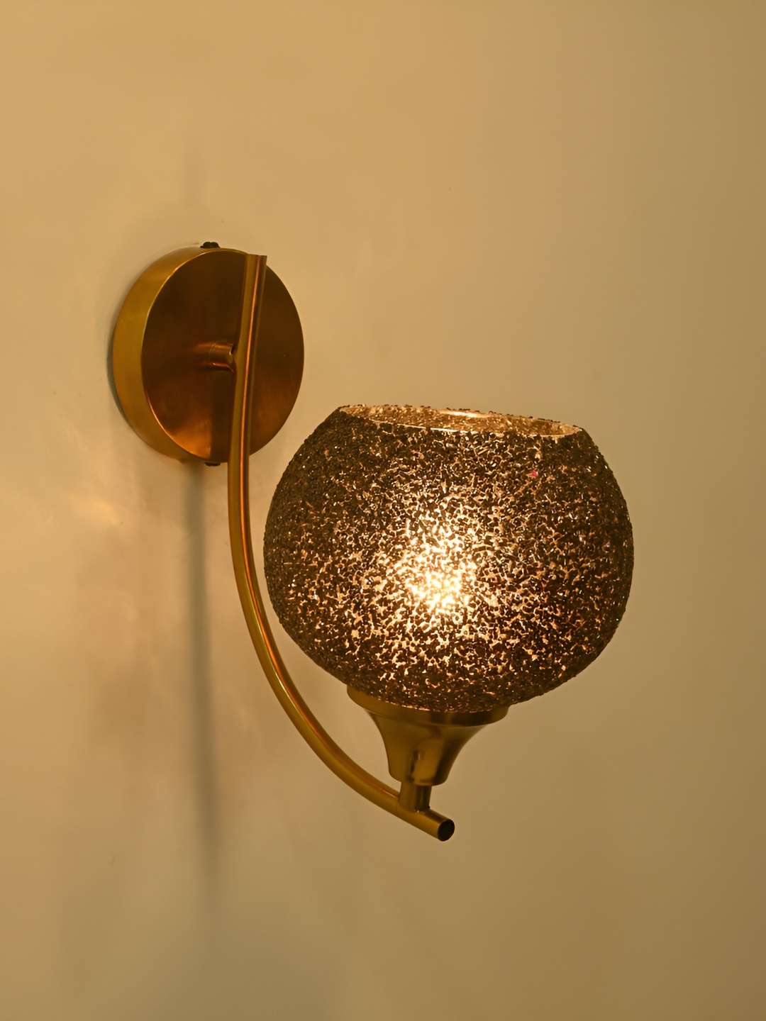 

Afast Black & Gold Toned Textured Glass Contemporary Semi Sphere Shaped Wall Lamp