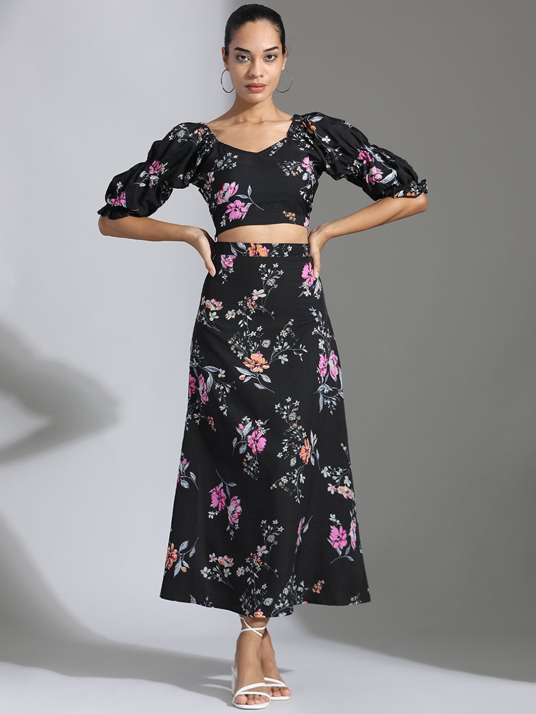 

Jaipur Kurti Floral Printed Sweetheart Neck Puffed Sleeves Crop Top With Skirt, Black
